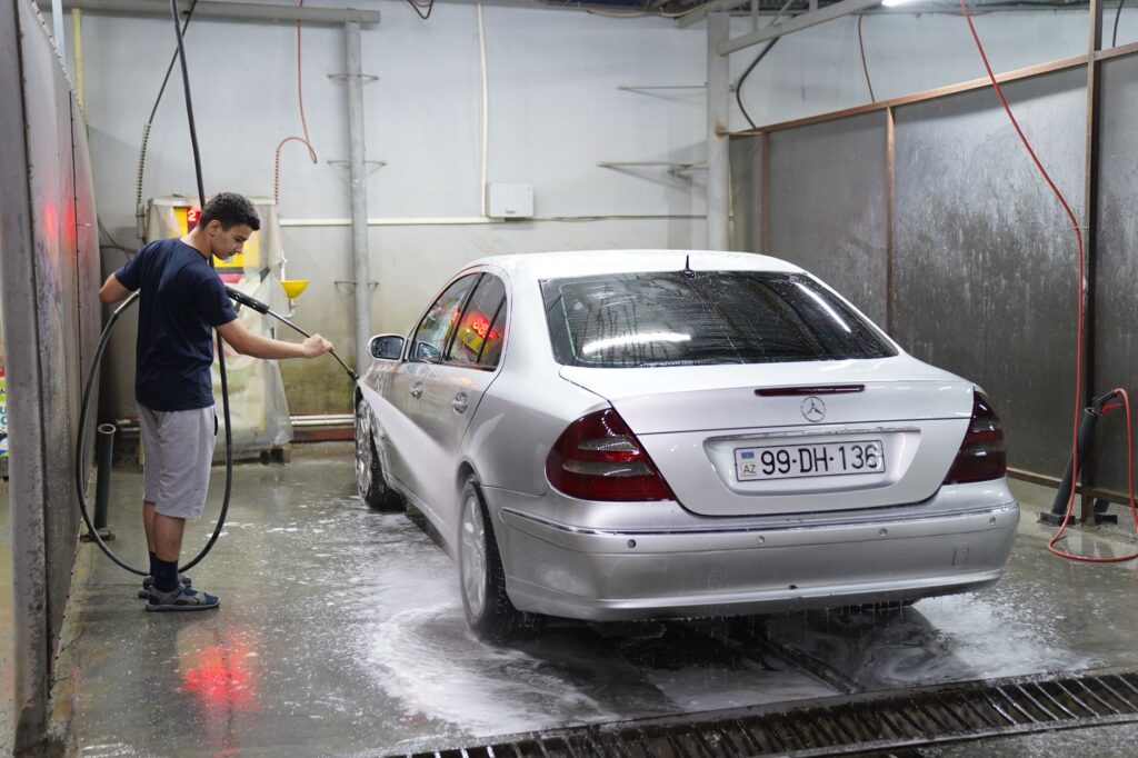 Car shampoo with wax