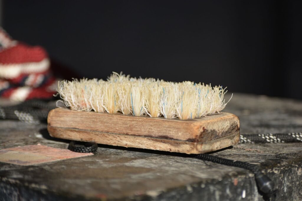 Joint and scrubbing brush