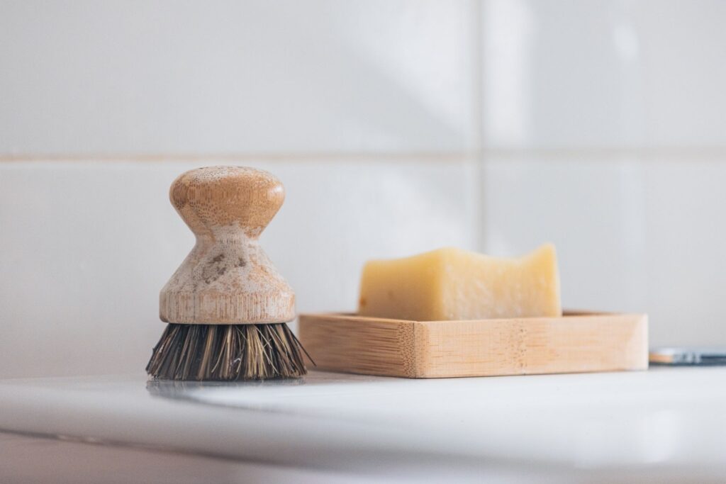 Grout cleaner & brush