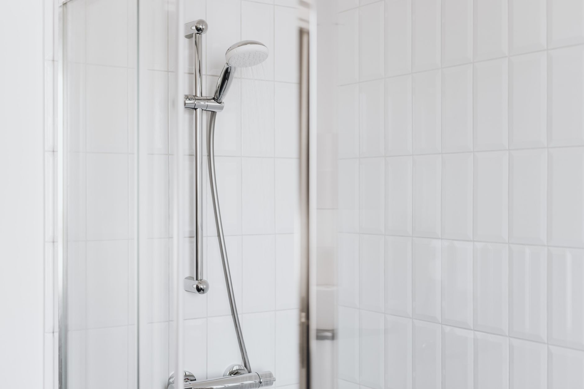 Il soffione viene pulito in bagno